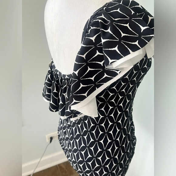Gottex Profile NWT One Shoulder Ruffle Swimsuit 10 Black White Geometric Print - Picture 13 of 16